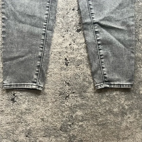 NWOT Levi’s Denizen Gray Wash High rise skinny Jeans, Jeggings size Medium - Picture 5 of 9